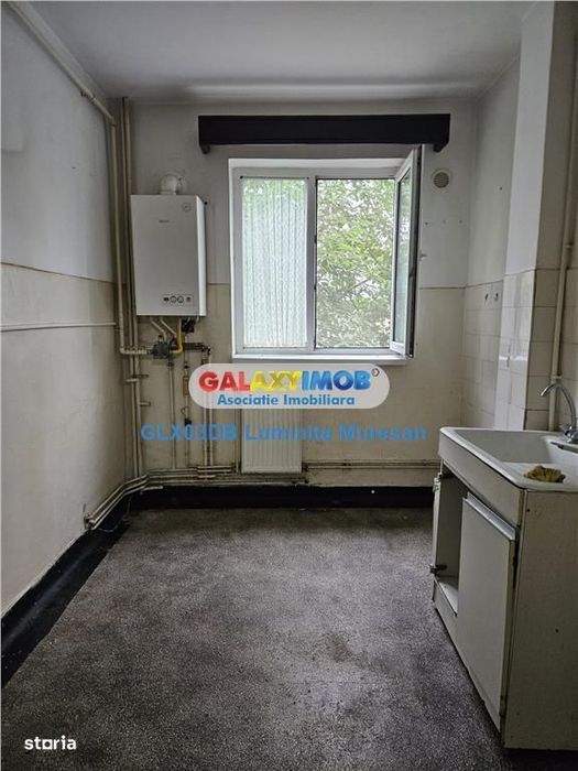 Vanzare apartament 2 camere semidecomandat Aleea Trandafirilor
