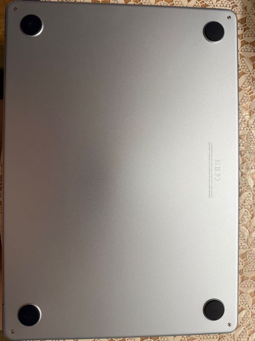 Продам Apple MacBook Air 13 (2025)