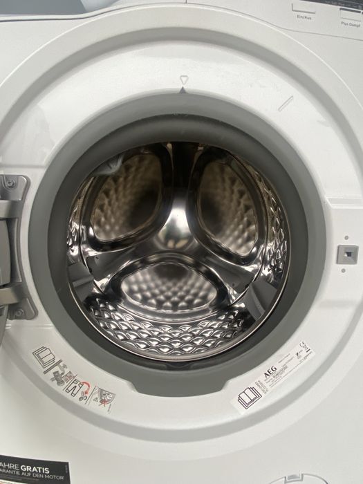 Mașină de spălat ruge AEG Seria 6000/7000 Lavamat , 8-9 kg , excelentă