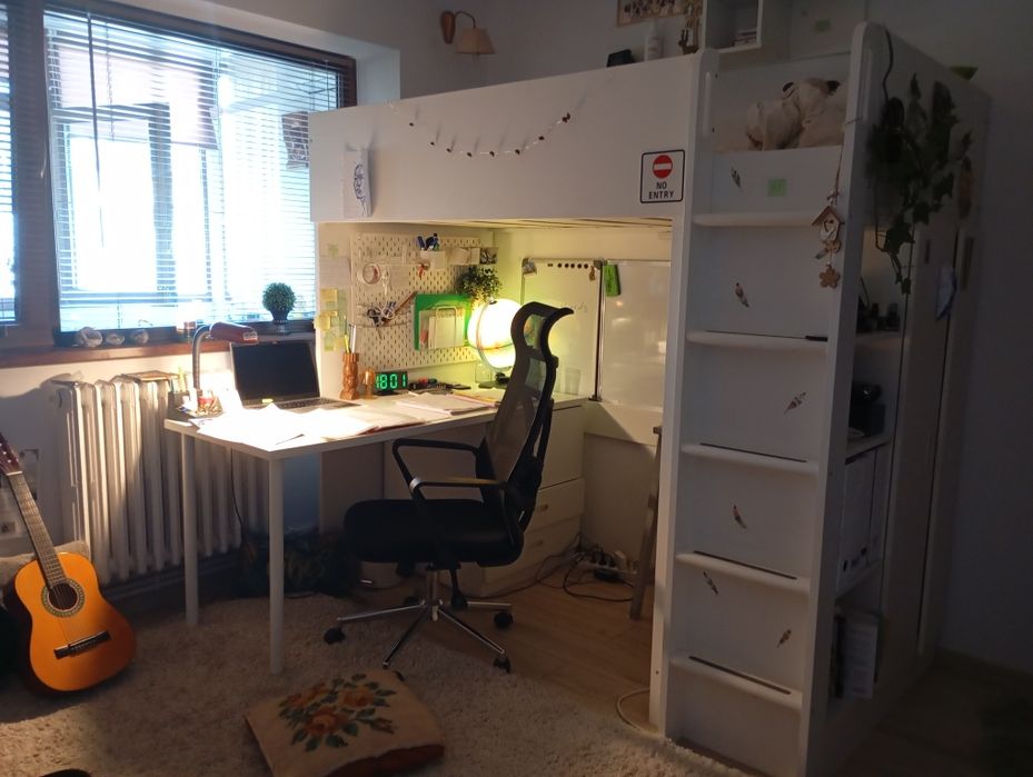 Pat supraetajat  IKEA 90 X 200 cm  cu dulap si rafturi incluse, scara si birou  cu 3 sertare