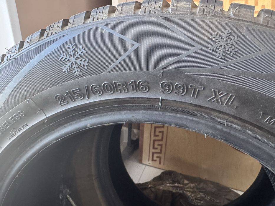 Зимние шины 215/60/16