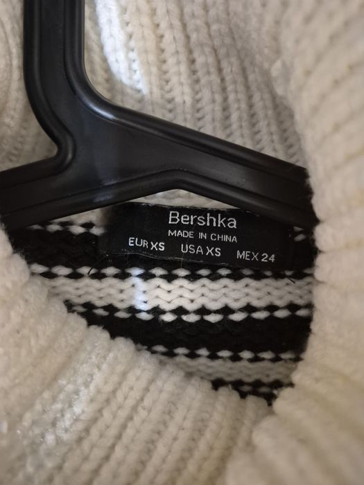 Pulover gros bershka marimea xs