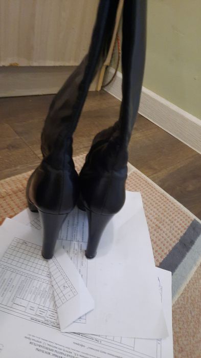 Продаются кожаные сапоги на платформе