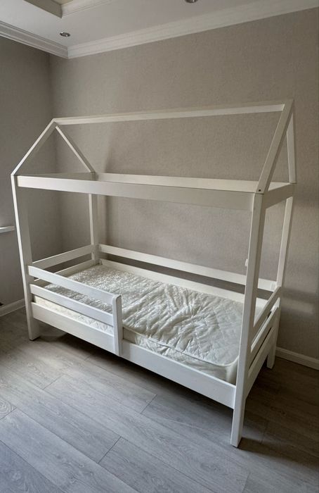 Детская кровать-домик