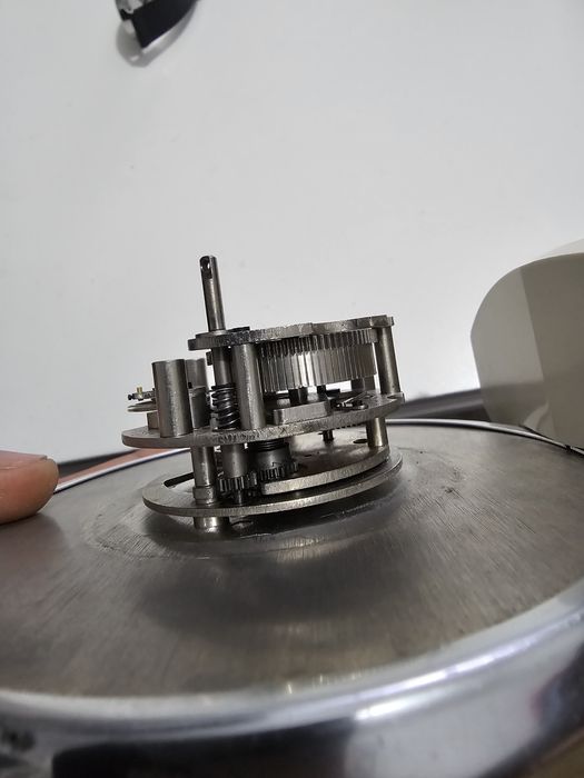 Ceas Molnija de masa