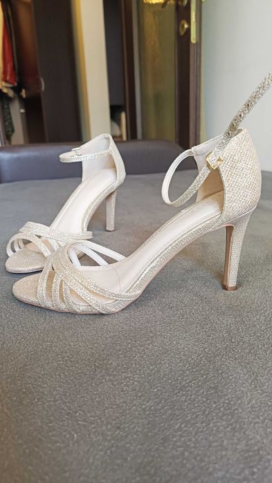 Sandale aurii cu toc Mohito