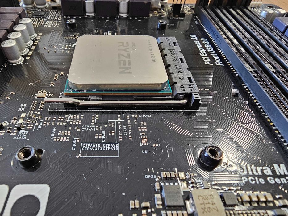 Комплект крепежи + планка за AMD сокет AM4 (за процесори Ryzen) |Bracket | Backplate | motherboard