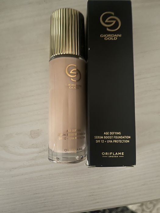 Антивозрастная тональная основа  Giordani Gold