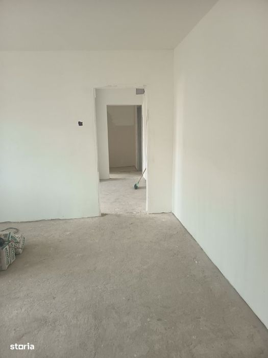 Vanzare apartament 3 camere semifinisat Targoviste- zona Hala