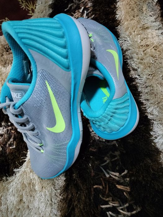 Vând Training Flex Supreme Tr 5