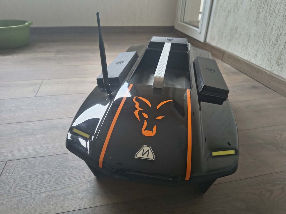 Лодка за захранка М5 GPS и автопилот