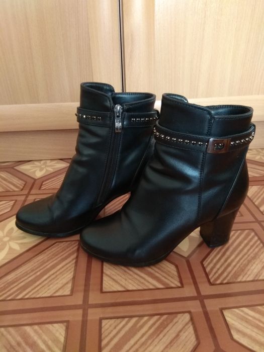 Продаю осенние сапожки