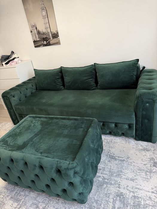 Canapea extensibilă Chesterfield verde smarald + măsuță otomană | Stare excelentă