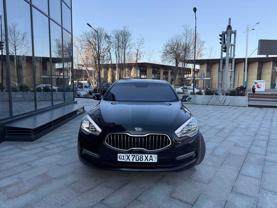 Kia Quoris (premium sedan)