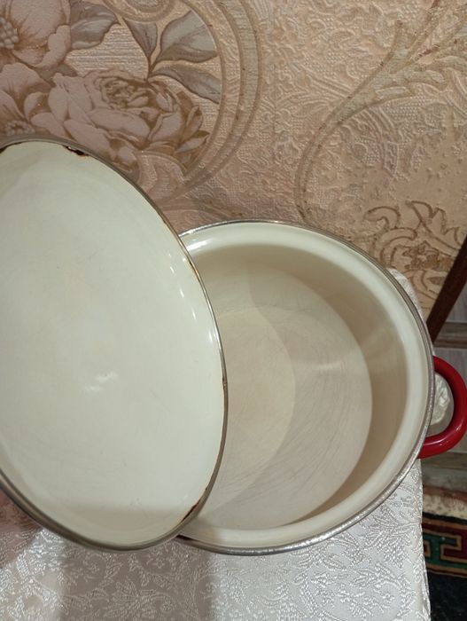 Продаются две кострюли