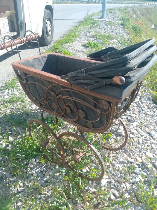 Антикварни колички за кукли