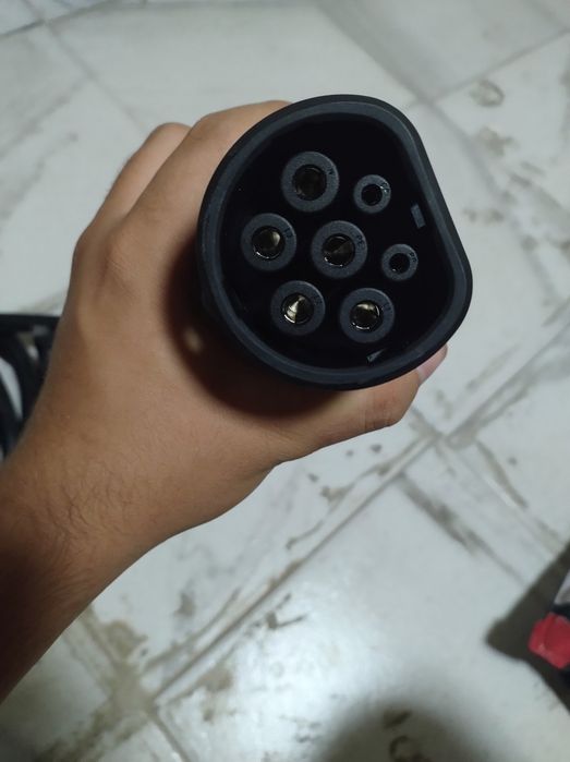 Vând încărcător de mașină electrică