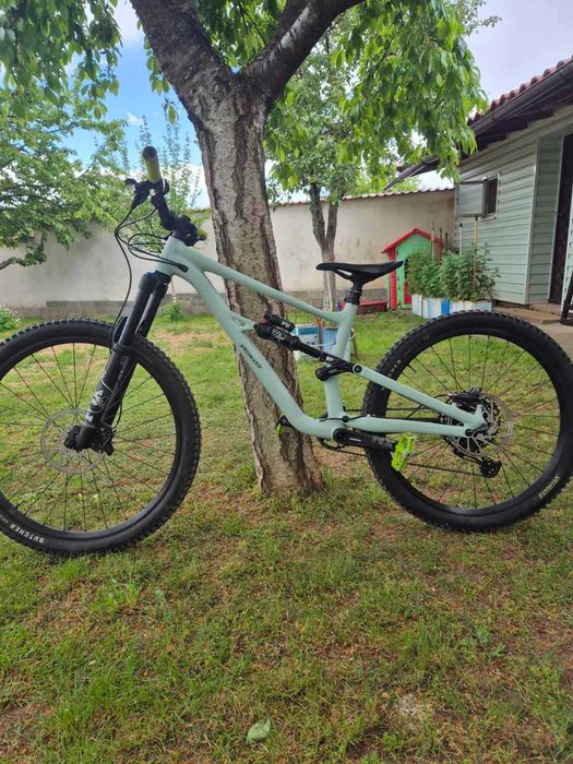 Продавам велосипед Specialized