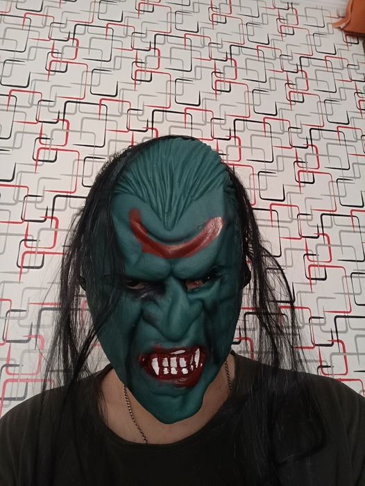 Маска маскарадная