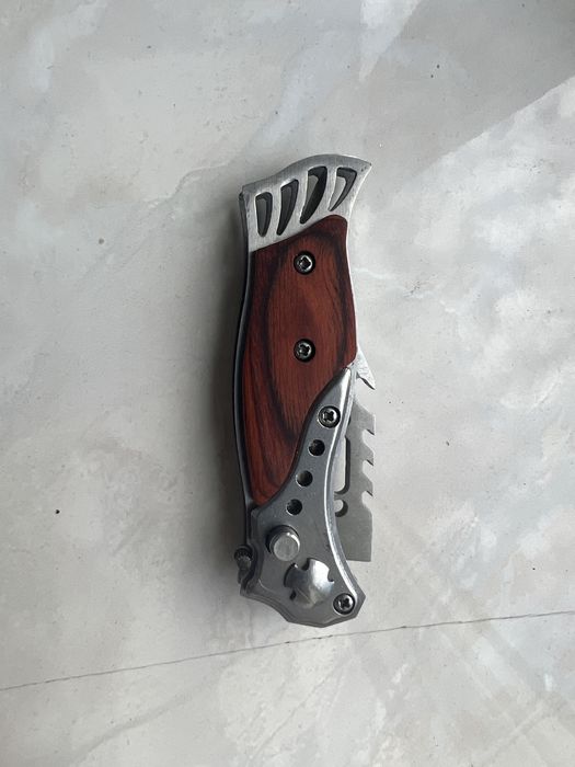 Briceag de vănătoare etc.