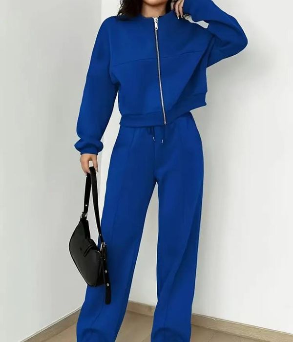 Продам спортивный костюм