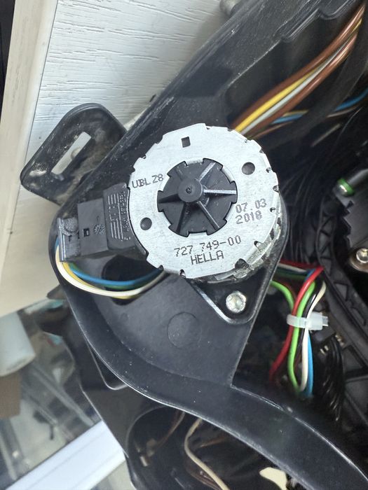 Far BMW NFL E60 E61 Bixenon stanga adaptiv piese D2S cititi anuntul