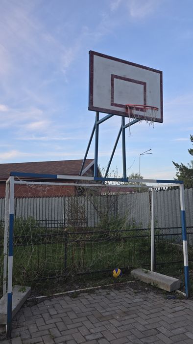 Продам ворота с баскетбольным кольцом