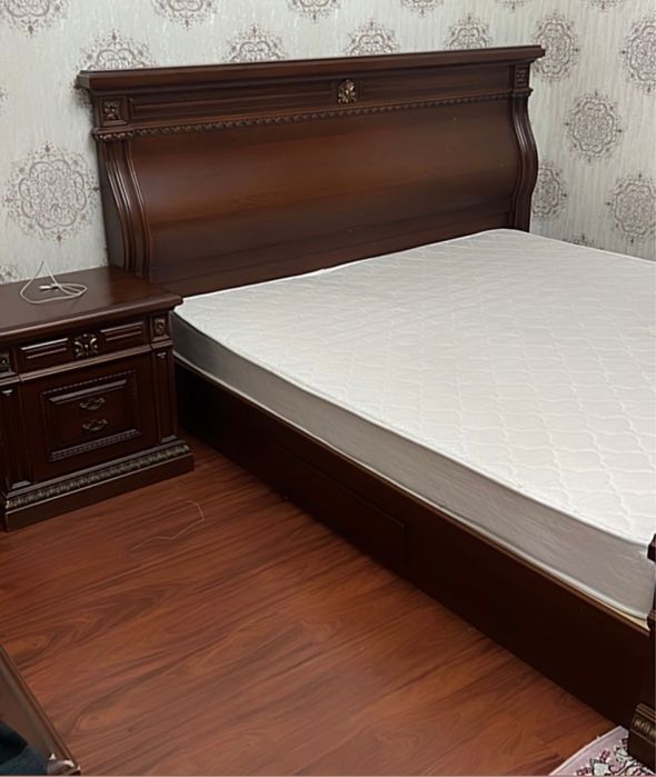 Спальный гарнитур и холодильник