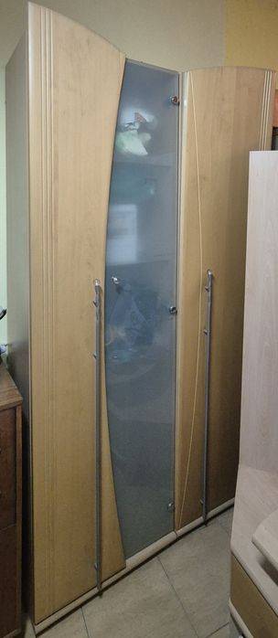 Dulap de lemn cu usa de sticla