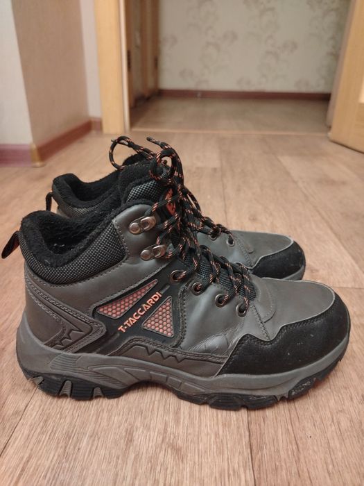 Продам осенние ботинки