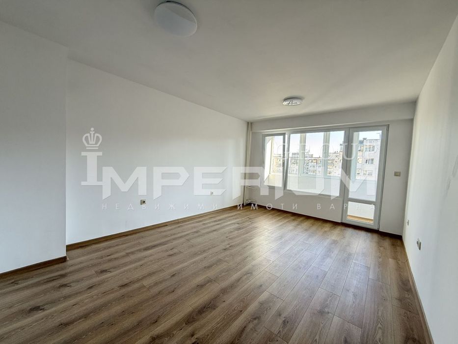 В продажба * Тристаен апартамент *  Изцяло юг * кв. Младост