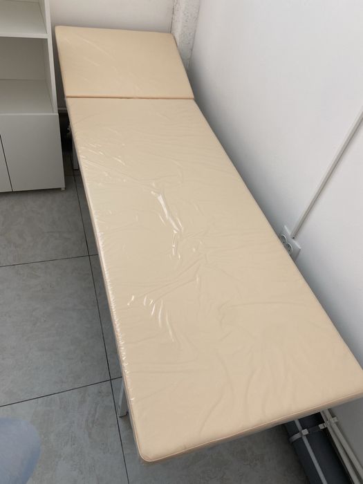 Продам кушетку медицинскую