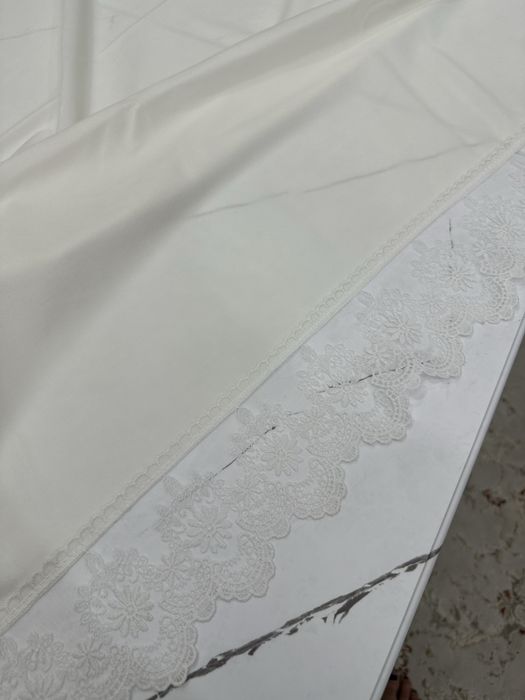 Скатерть с кружевом