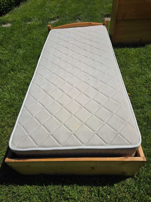 Легла с матраци и ракла