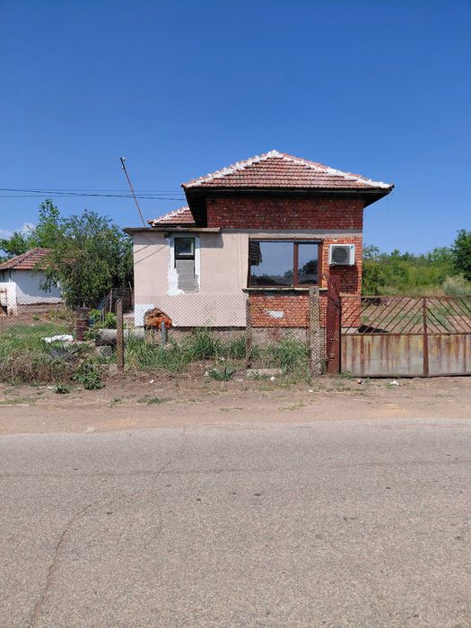 Къща в село Смирненски продава се