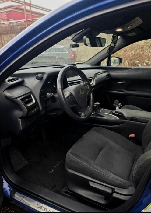 Lexus UX 250h Hybrid, Istoric reprezentanța, Proprietar