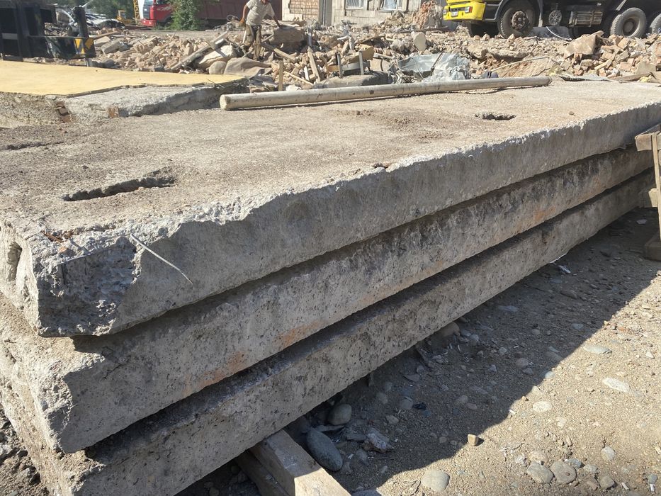 Плиты перекрытия бетонные ребристые