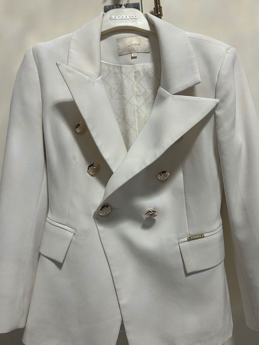 Бяло сако на юнона