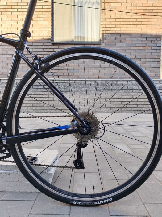 Продам шоссейный велосипед giant