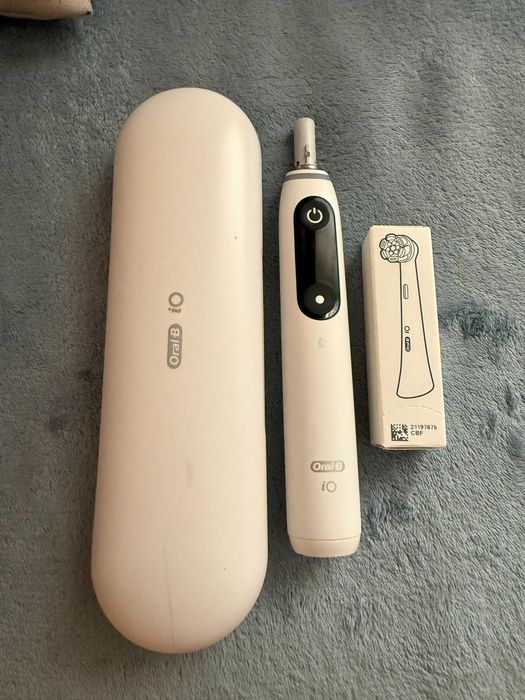 Periuță de dinți electrică Oral-B iO 8 + husă originală de călătorie + capăt sigilat