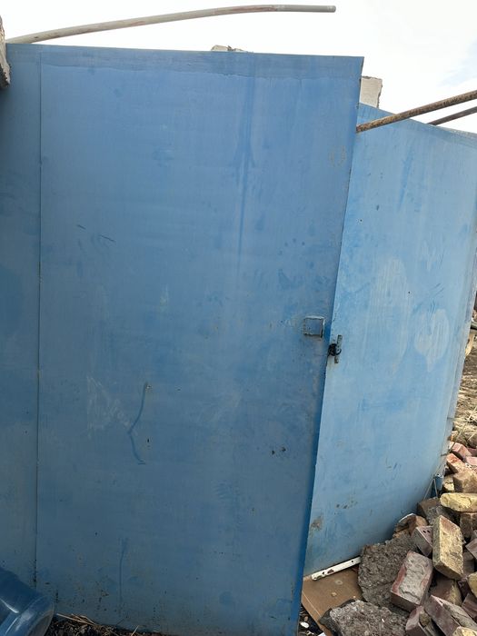 Продается гаражные ворота , хорошое состояние