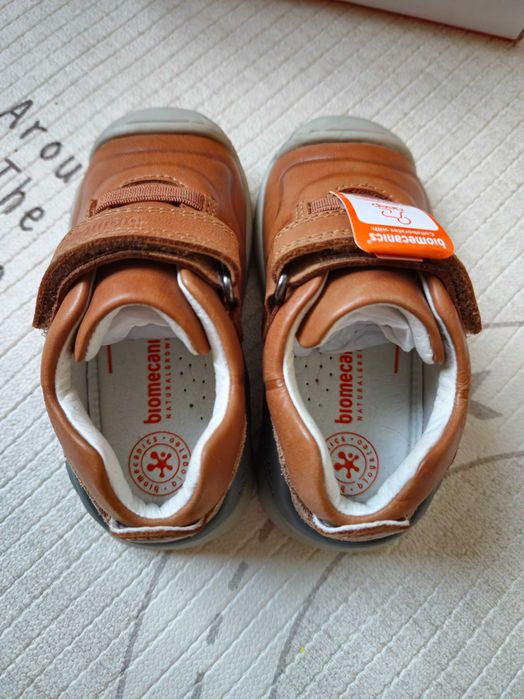 Нови обувки Biomecanics номер 20, вкл. и за прохождане