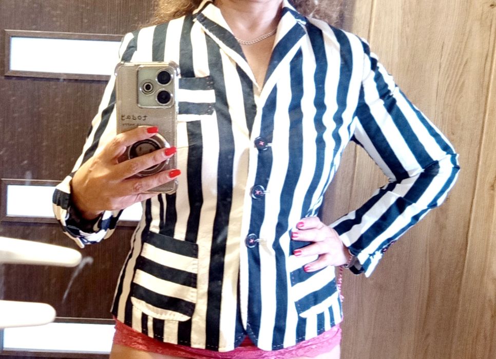 Дамско сако райе черно и бяло