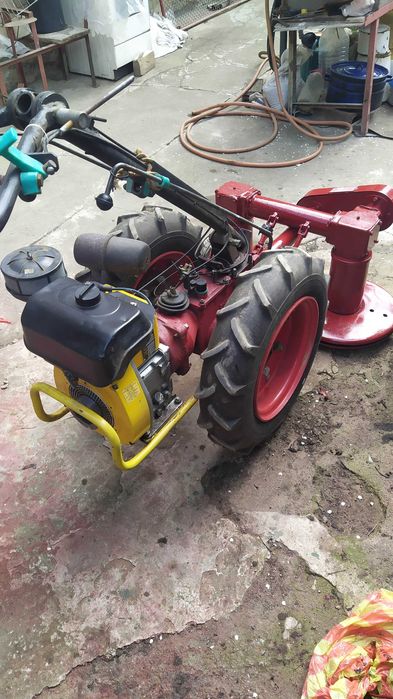 Мотокултиватор с инвентар