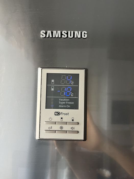 Холодильник Samsung