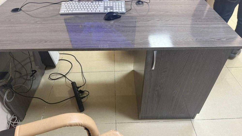 Офисный стол продам