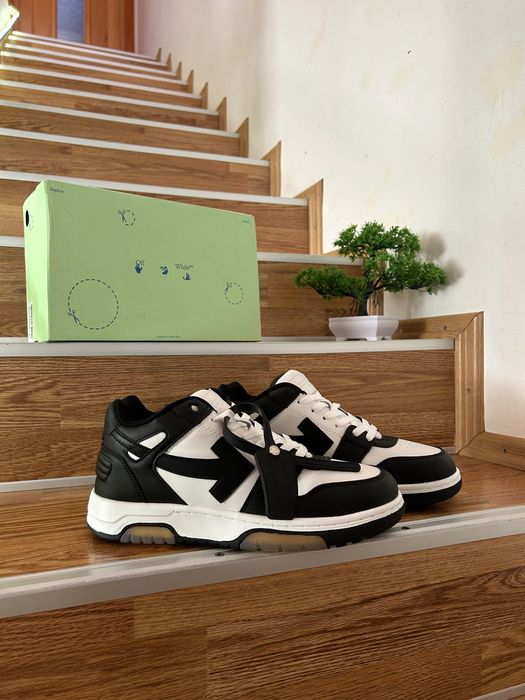 Vând Off-White Office