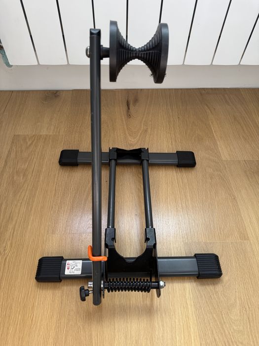 Сгъваема стойка за велосипед