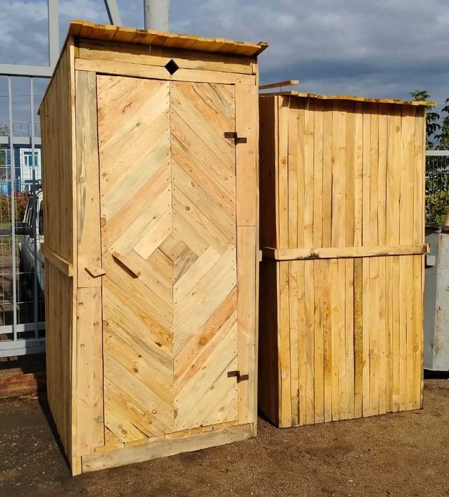 Туалет уличный деревянный