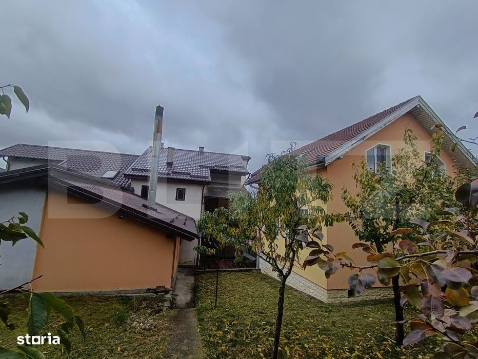 Casa de vanzare/spatiu comercial, cu 4 camere si un teren de 300 mp, c